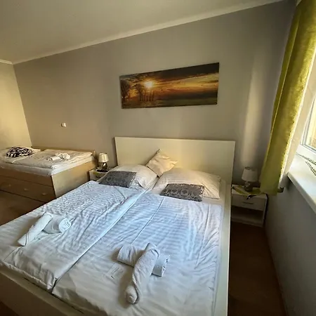 Formanka Na Namesti * Hustopeče